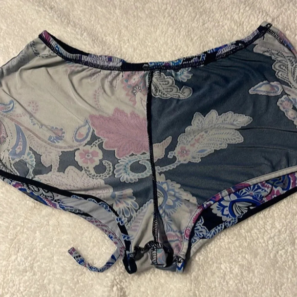 Youth beach shorts Mix and match bundle 3 or more $7 items and get them 3/$12 - Picture 10 of 10